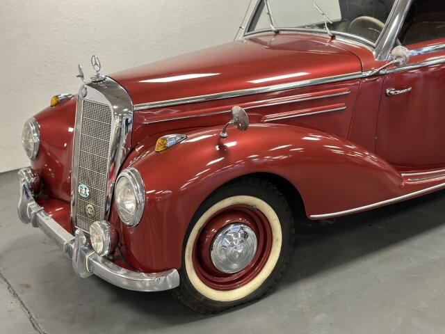 Mercedes-Benz 220