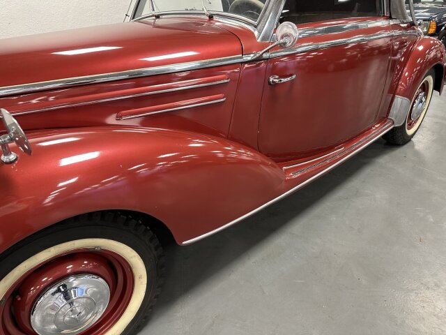 Mercedes-Benz 220