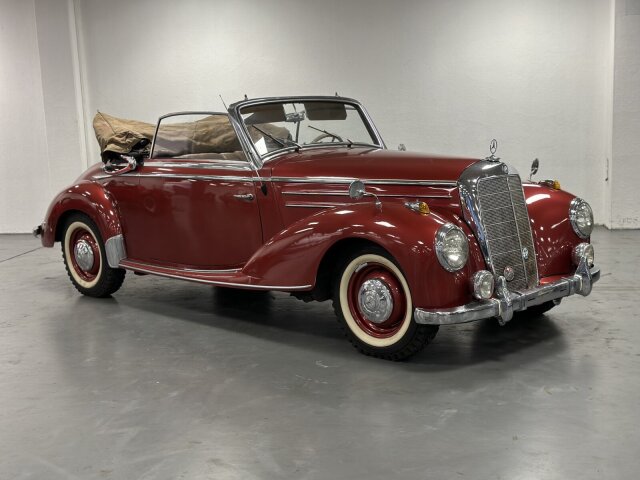 Mercedes-Benz 220