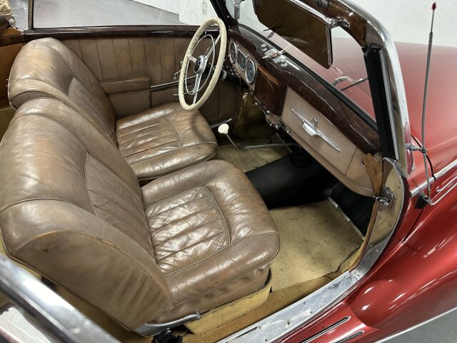 Mercedes-Benz 220