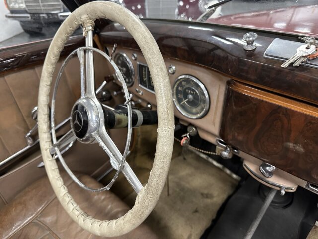 Mercedes-Benz 220