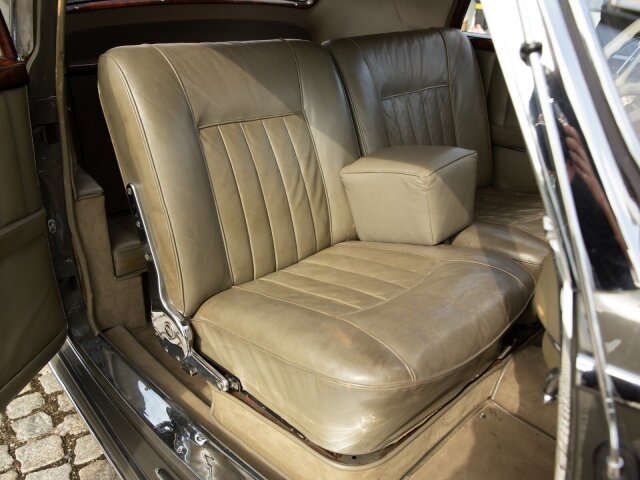 Mercedes-Benz 220