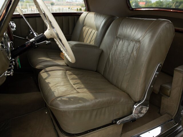 Mercedes-Benz 220
