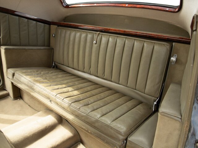 Mercedes-Benz 220