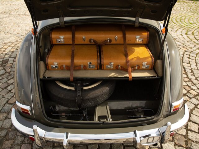 Mercedes-Benz 220
