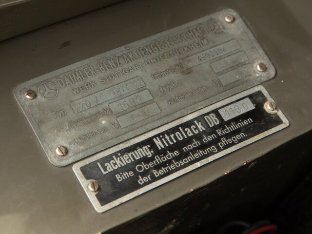 Mercedes-Benz 220