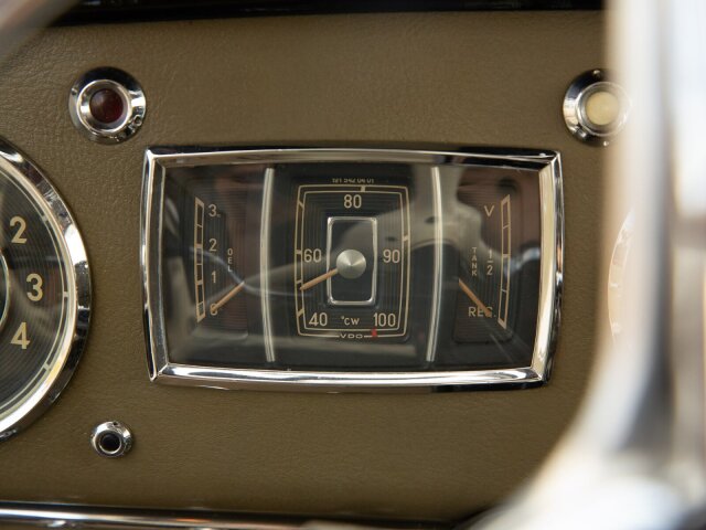 Mercedes-Benz 220