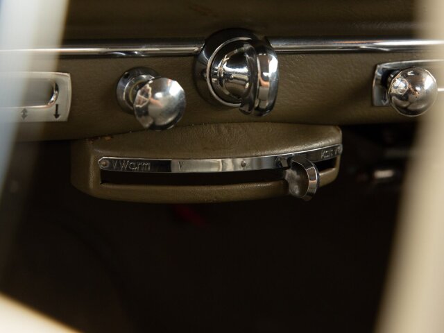 Mercedes-Benz 220