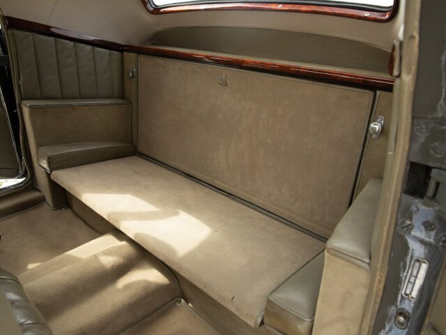 Mercedes-Benz 220