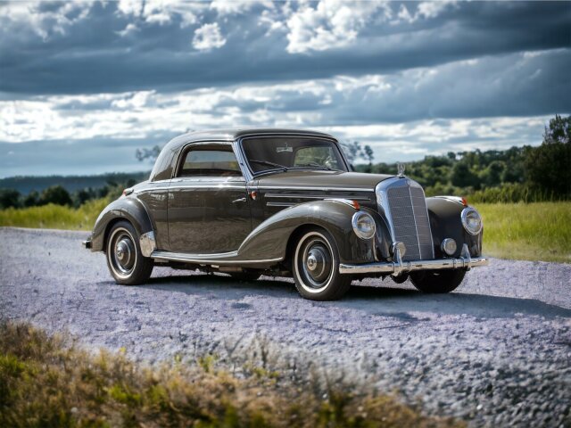 Mercedes-Benz 220