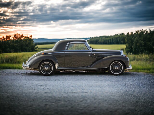 Mercedes-Benz 220