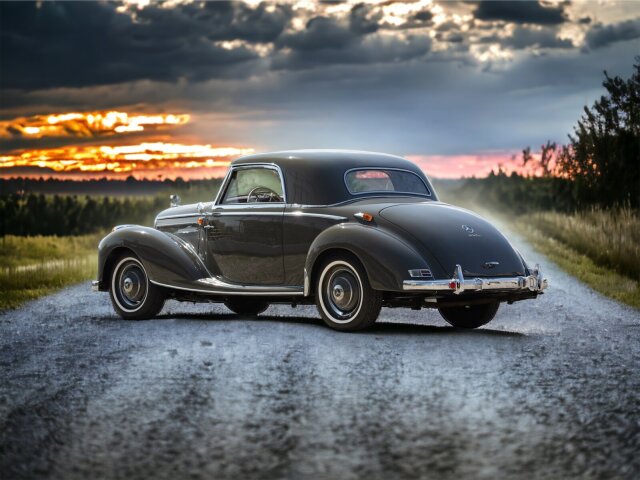Mercedes-Benz 220