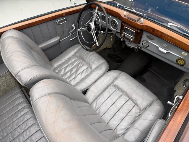Mercedes-Benz 220