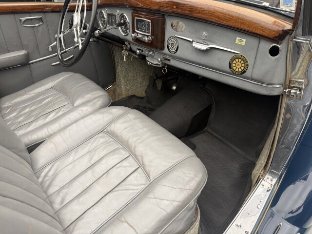 Mercedes-Benz 220