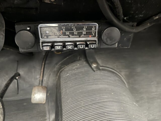 Mercedes-Benz 220