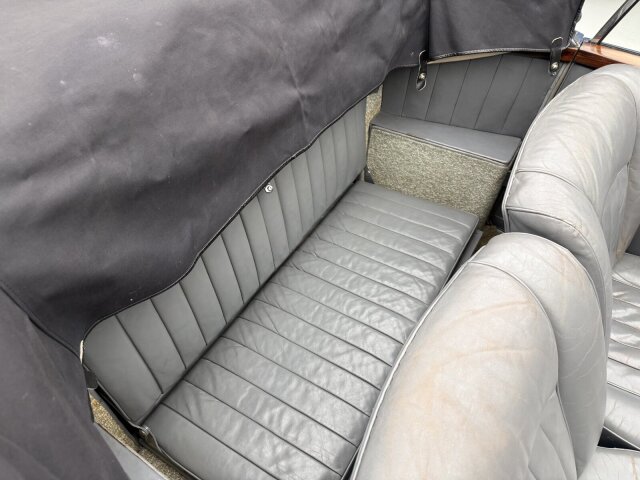 Mercedes-Benz 220
