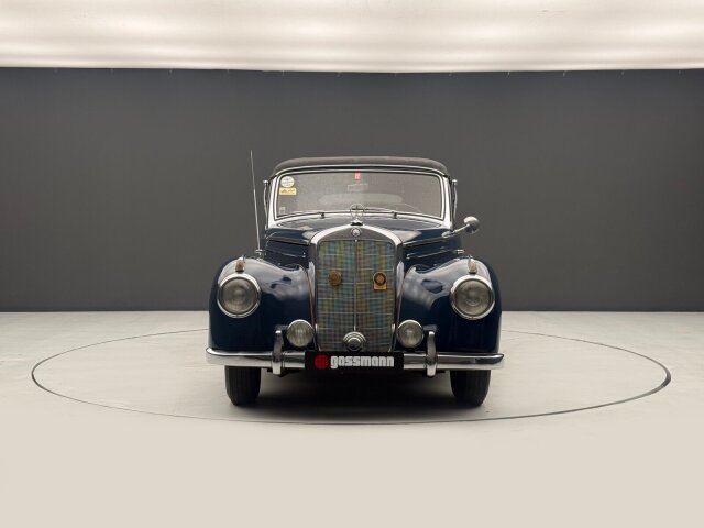 Mercedes-Benz 220