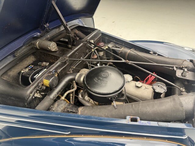 Mercedes-Benz 220