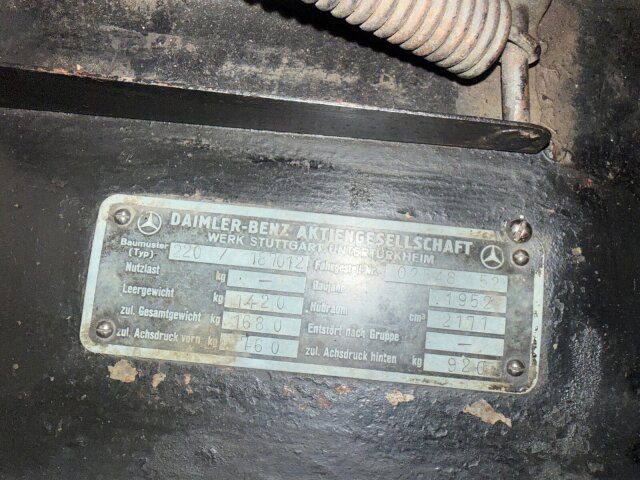 Mercedes-Benz 220