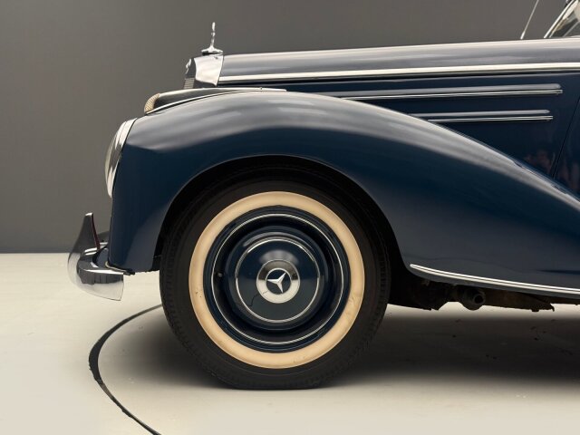 Mercedes-Benz 220