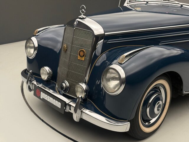 Mercedes-Benz 220