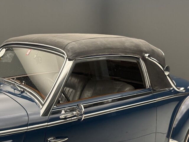 Mercedes-Benz 220