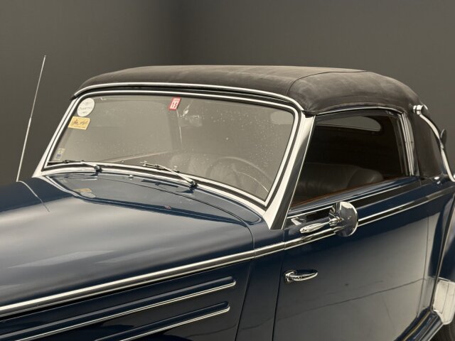Mercedes-Benz 220