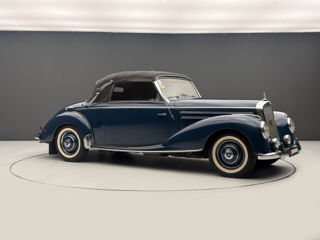 Mercedes-Benz 220