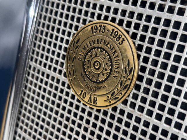 Mercedes-Benz 220