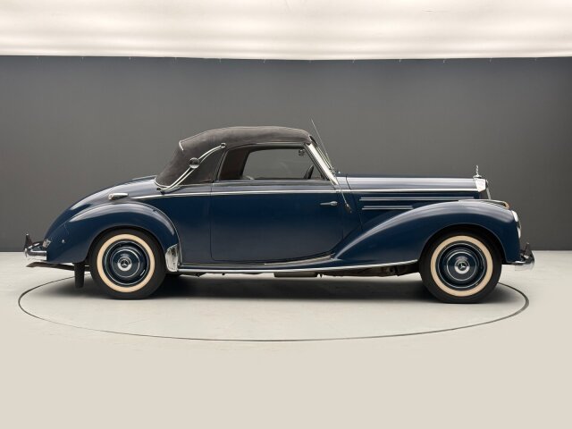 Mercedes-Benz 220