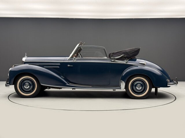Mercedes-Benz 220