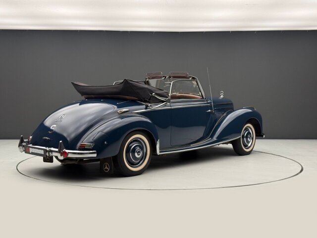 Mercedes-Benz 220