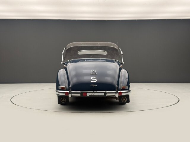 Mercedes-Benz 220