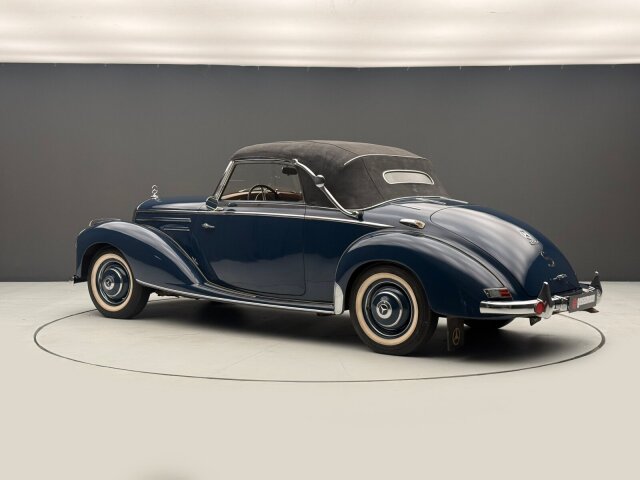 Mercedes-Benz 220