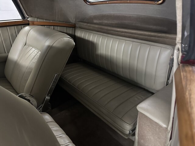 Mercedes-Benz 220