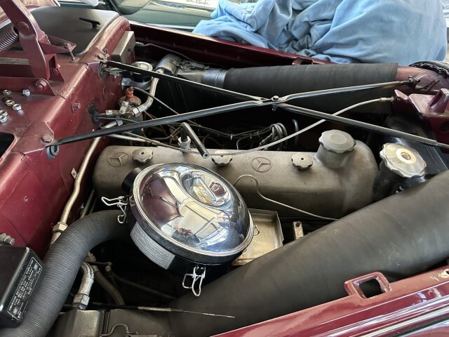 Mercedes-Benz 220