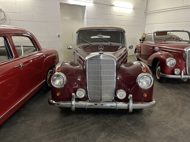 Mercedes-Benz 220