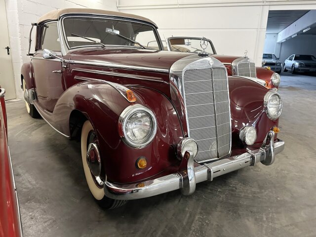 Mercedes-Benz 220