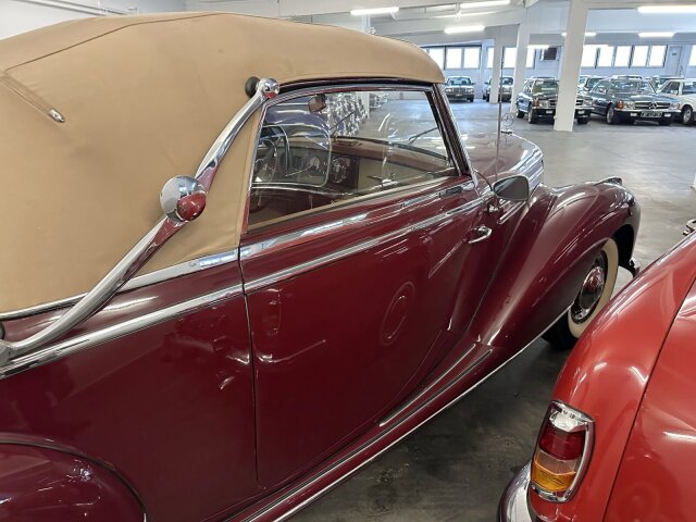 Mercedes-Benz 220