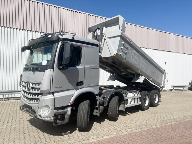 Mercedes-BenzArocs 3251 LK 8x4/4, Retarder, Stahlmulde ca. 15m³, hydr. Heckklappe