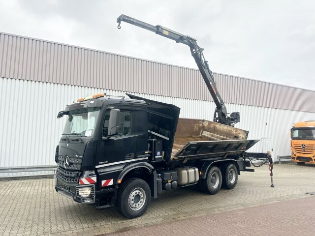 Mercedes-BenzArocs 3345 K 6x4, Heckkran Hiab Jonsered 1300RS79, Bordmatik links, ca. 11m³