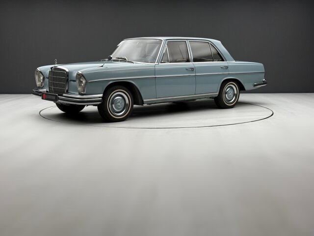 Mercedes-Benz250S Limousine - W108