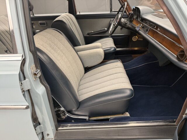 Mercedes-Benz 250