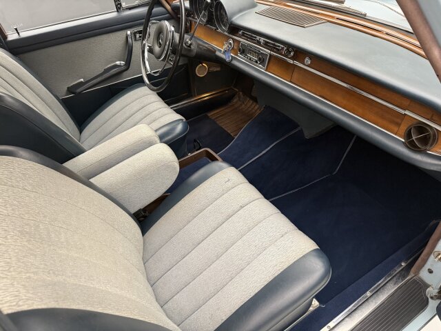 Mercedes-Benz 250