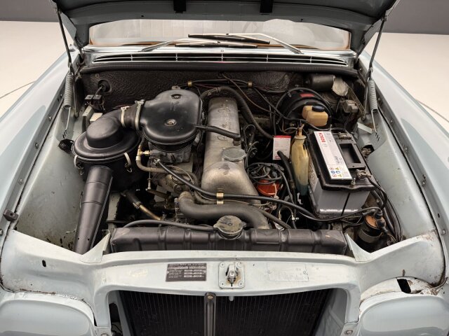 Mercedes-Benz 250