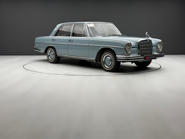 Mercedes-Benz 250