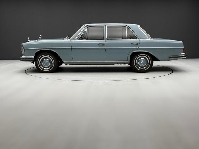Mercedes-Benz 250