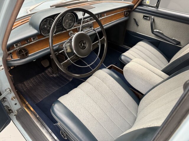 Mercedes-Benz 250
