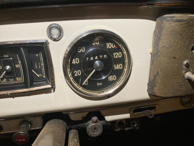 Mercedes-Benz 220