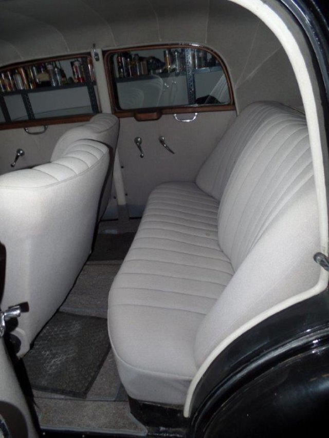 Mercedes-Benz 220